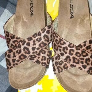 Women's size 7 1/2 Soda leopard sandals